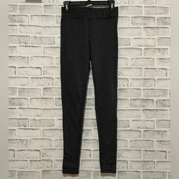 Kavu Pants - Women’s Kavu black and gray chevron print leggings XS